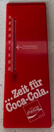 3136-1 € 10,00 coca cola cola thermometer plastic rood zeit fur Coca Cola  26 x 9 cm